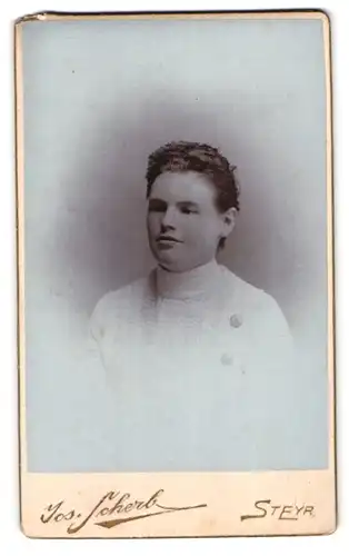 Fotografie Josef Scherb, Steyr, Pfarrgasse 14, Junge Dame mit zurückgebundenem Haar