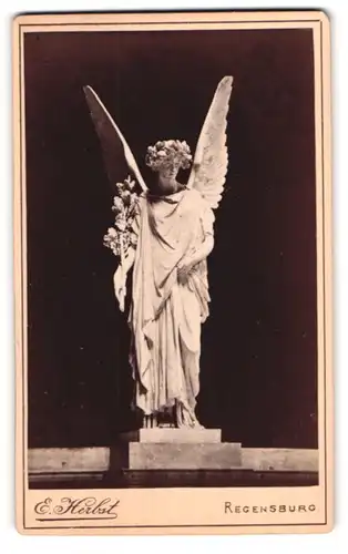 Fotografie E. Herbst, Regensburg, Ansicht Donaustauf, Statue Engel als Allegorie in der Walhalla