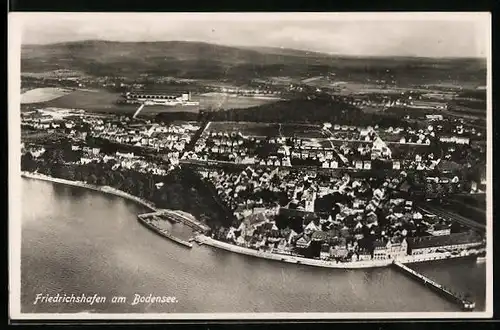 AK Friedrichshafen /Bodensee, Fliegeraufnahme des Ortes