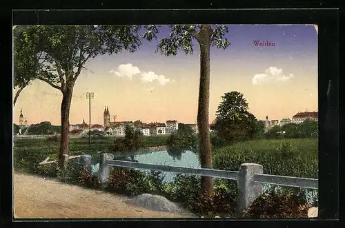 AK Weiden, Strassenpartie mit Blick auf den Ort