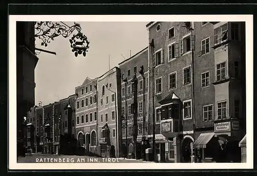 AK Rattenberg am Inn, Strassenpartie mit Geschäften