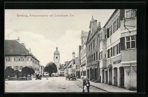 AK Erding, Blick auf den Schrannenplatz mit Landshuter Tor, Geschäfte