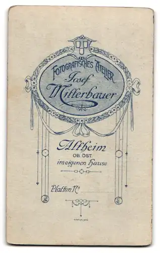 Fotografie Josef Mitterbauer, Altheim, Knabe im feinen Anzug mit Fliege