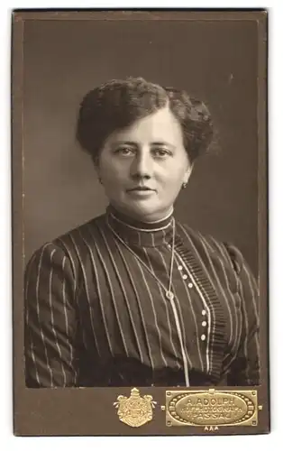 Fotografie Alphons Adolph, Passau, Kl. Exerzier-Platz, Bürgerliche Dame mit moderner Frisur