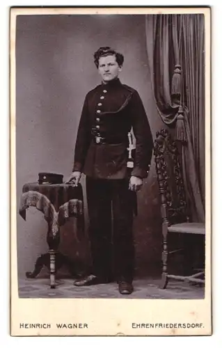 Fotografie Heinrich Wagner, Ehrenfriedersdorf, Chemnitzer Strasse, Junger Soldat in Uniform