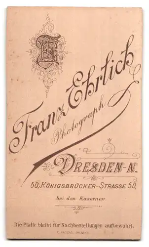 Fotografie Franz Ehrlich, Dresden, Königsbrücker-Strasse 50, Junger Soldat mit Säbel