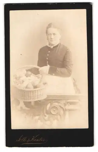 Fotografie Selle & Kuntze, Potsdam, Schwertfegerstr. 14, Portrait Frau als Makrtfrau mit Gemüsekorb