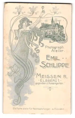 Fotografie Emil Schlippe, Meissen, Elbberg 1, Ansicht Meissen, Frau mit Lupe im Jugendstil neben dem Schloss