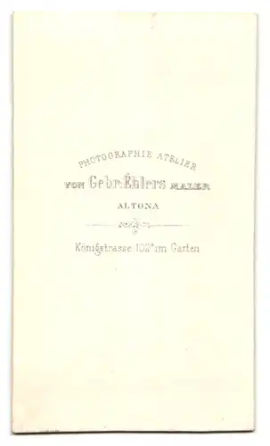 Fotografie Gebr. Ehlers, Hamburg-Altona, Königstr. 102, Portrait Herr im feinen Anzug mit Vollbart und Fliege