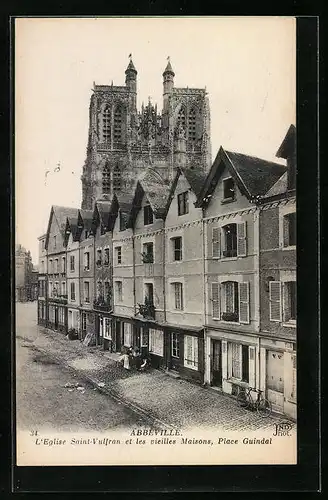 AK Abbeville, L`Église Saint-Vulfran et les vieilles Maisons, Place Guindal