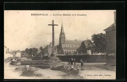 AK Bernaville, La Croix Gauloise et le Cimetière