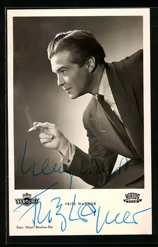 AK Schauspieler Fritz Wagner Zigarette rauchend, Autograph