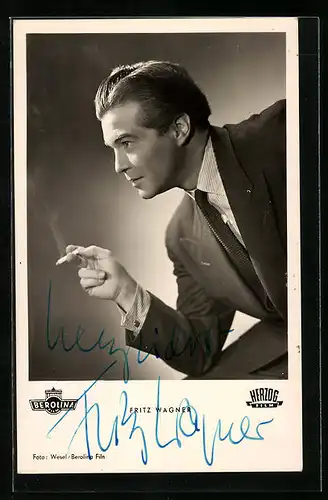 AK Schauspieler Fritz Wagner Zigarette rauchend, Autograph