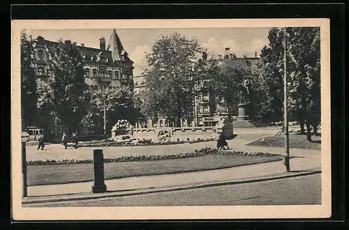 AK Magdeburg, Passanten am Kaiser-Wilhelm-Platz