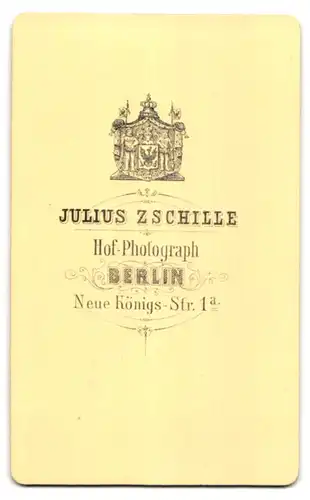 Fotografie Julius Zschille, Berlin, Neue Königs-Strasse 1a, Junge Frau mit freundlichen Lächeln