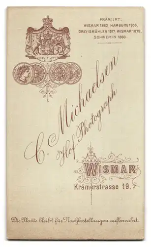 Fotografie C. Michaelsen, Wismar, Krämerstrasse 19, Bürgerliche Dame im taillierten Kleid