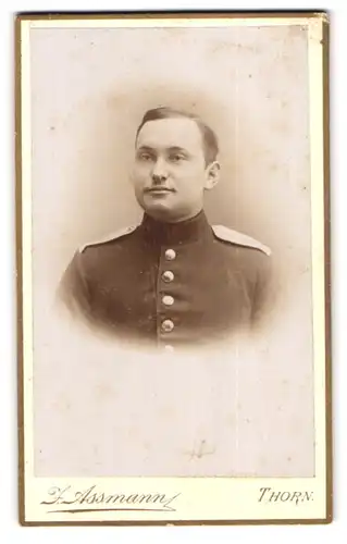 Fotografie J. Assmann, Thorn, Brücken-Strasse 15, Soldat in Uniform