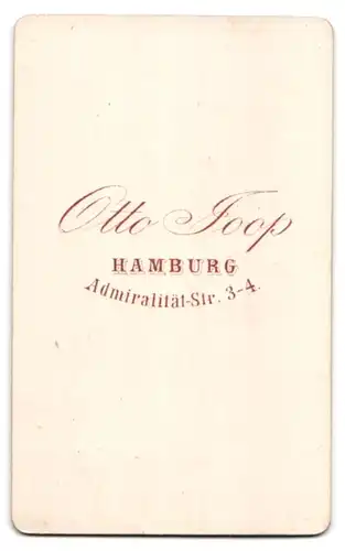 Fotografie Otto Joop, Hamburg, Admiralität-Str. 3-4, korpulenter Herr im dunklen Anzug mit gepflegten Koteletten