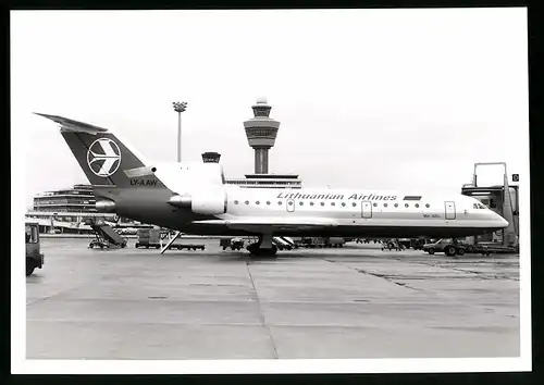 Fotografie Flugzeug Jakowlew Jak-42D, Passagierflugzeug der Lithuanian Airlines, Kennung LY-AAW