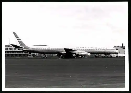 Fotografie Flugzeug Douglas DC-8, Passagierflugzeug der Loftlejdir Icelandic