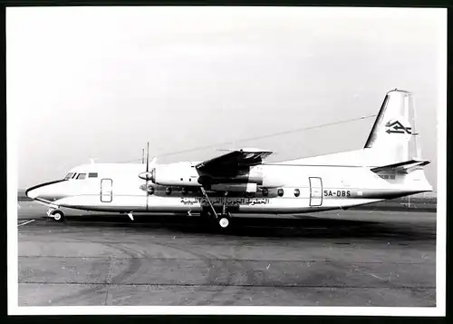 Fotografie Flugzeug Fokker, Passagierflugzeug Kennung 5A-DBS