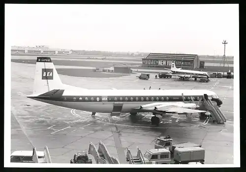 Fotografie Flugzeug Vickers Vanguard, Passagierflugzeug der BEA, Kennung G-APEO