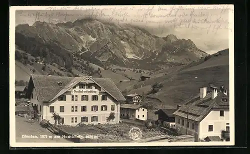 AK Dienten am Hochkönig, Gasthof zum Hochkönig gegen Gebirge