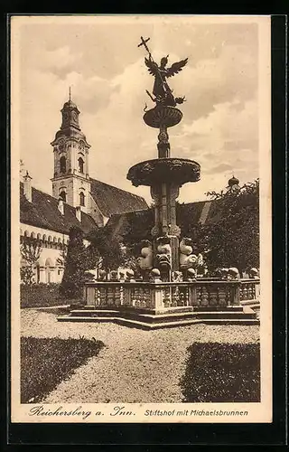 AK Reichersberg a. Inn, Stiftshof mit Michaelsbrunnen