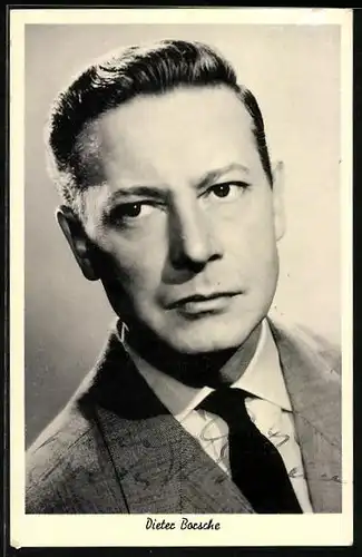 AK Schauspieler Dieter Borsche mit ernstem Blick, Autograph
