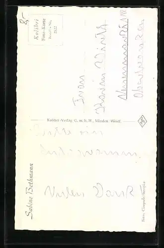 AK Schauspielerin Sabine Bethmann im Pelzmantel, Autograph