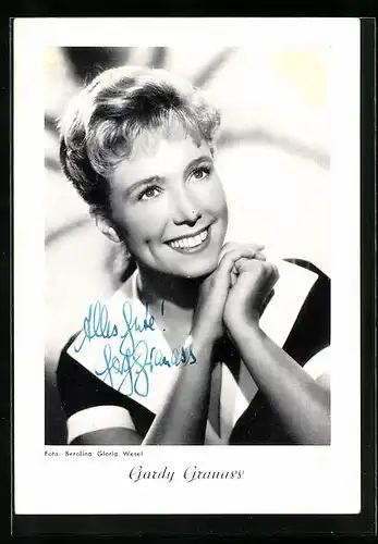 AK Schauspielerin Gardy Granass mit strahlendem Lächeln