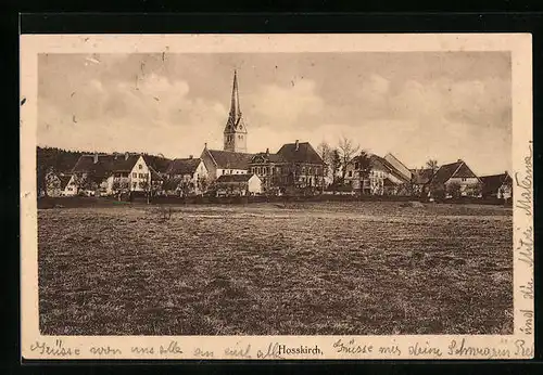 AK Hosskirch, Blick über eine Wiese auf den Ort