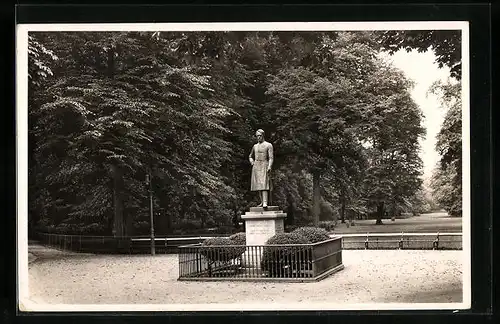 AK Frederiksberg Have, Frederik d. VI Statue