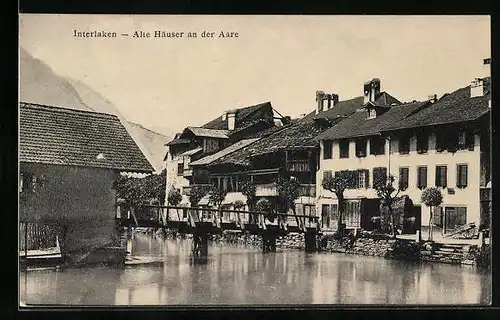 AK Interlaken, Alte Häuser an der Aare