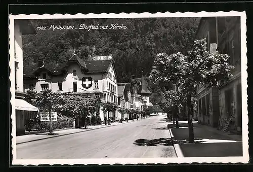 AK Meiringen, Hotel Kreuz mit Blick zur Kirche