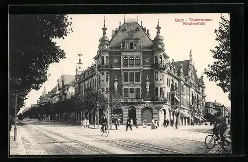 AK Bern, Gebäude und Fahrradfahrer an der Thunstrasse