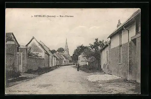 AK Revelles, Rue d`Amiens, Strassenpartie