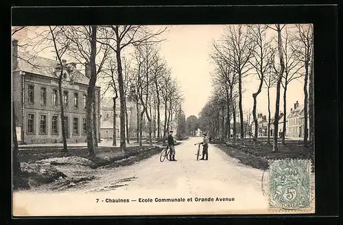 AK Chaulnes, Ecole Communale et Grande Avenue
