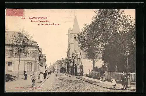 AK Montdidier, La rue Parmentier et l`entrée du Square