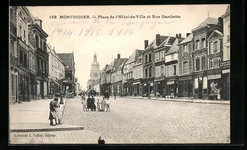 AK Montdidier, Place de l`Hôtel-de-Ville et Rue Gambetta