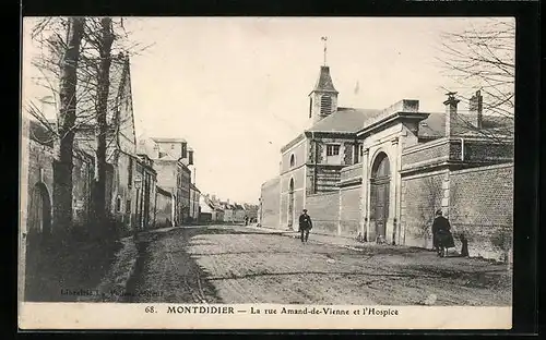 AK Montdidier, La rue Amand-de-Vienne et l`Hospice
