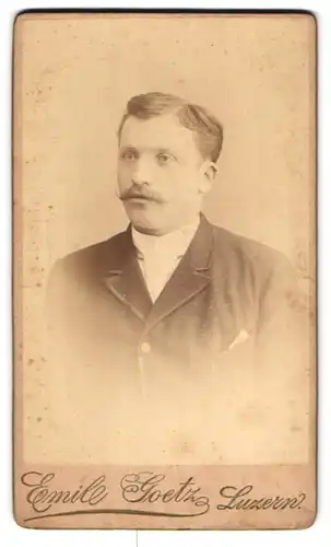 Fotografie Emil Goetz, Luzern, Hirschmattstrasse 8, Bürgerlicher Herr mit pomadisiertem Haar