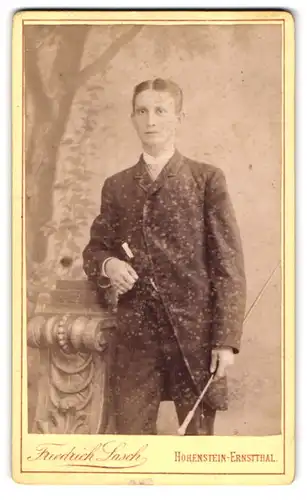 Fotografie Friedrich Lasch, Hohenstein-Ernstthal, Lungwitzer-Str., Junger Herr im Anzug mit Krawatte