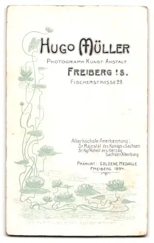 Fotografie Hugo Müller, Freiberg i. S., Fischerstr. 29, Junge Dame im Kleid mit Buch