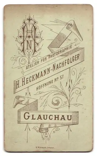 Fotografie H. Heckmann-Nachfolger, Glauchau, Hoffnung 57, Modisch gekleideter Herr mit Vollbart