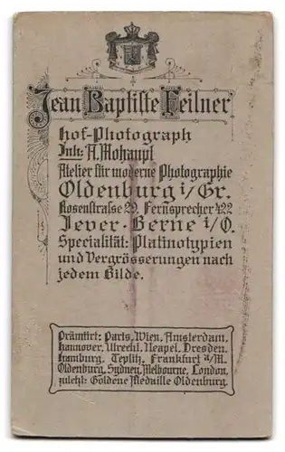 Fotografie Jean Baptiste Feilner, Oldenburg i /Gr., Junge Dame in hübscher Kleidung