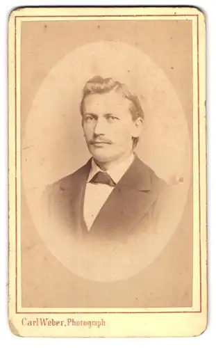 Fotografie Carl Weber, Hamburg, Marienstrasse 41, Junger Mann mit druchbohrendem Blick, 1880