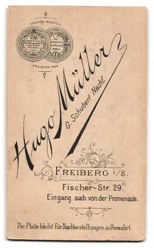 Fotografie Hugo Müller, Freiberg i. Sa., Fischerstrasse 29, Junger Mann im feinen Jackett