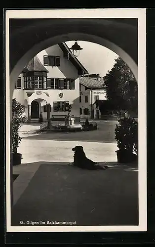 AK St. Gilgen, Blick durch Torbogen