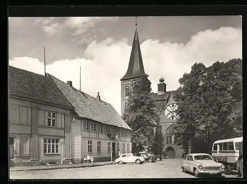 AK Wittenburg /Meckl., Marktplatz mit Kirche und Autos